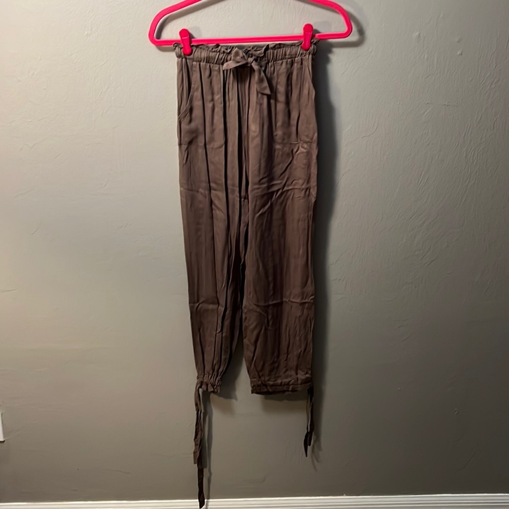 Lulu’s Paper-bag Waistband Pants - Size S in Olive Green